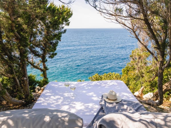 A shady spot in the grounds suspended above the sea.